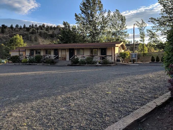 Monument Motel and RV Park