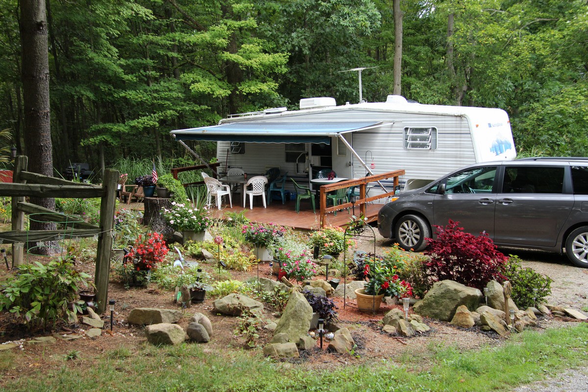 White Thorn Lodge Family Nudist Campground
