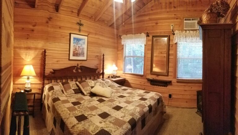 Ethridge Farm, Log Cabin Bed and Breakfast