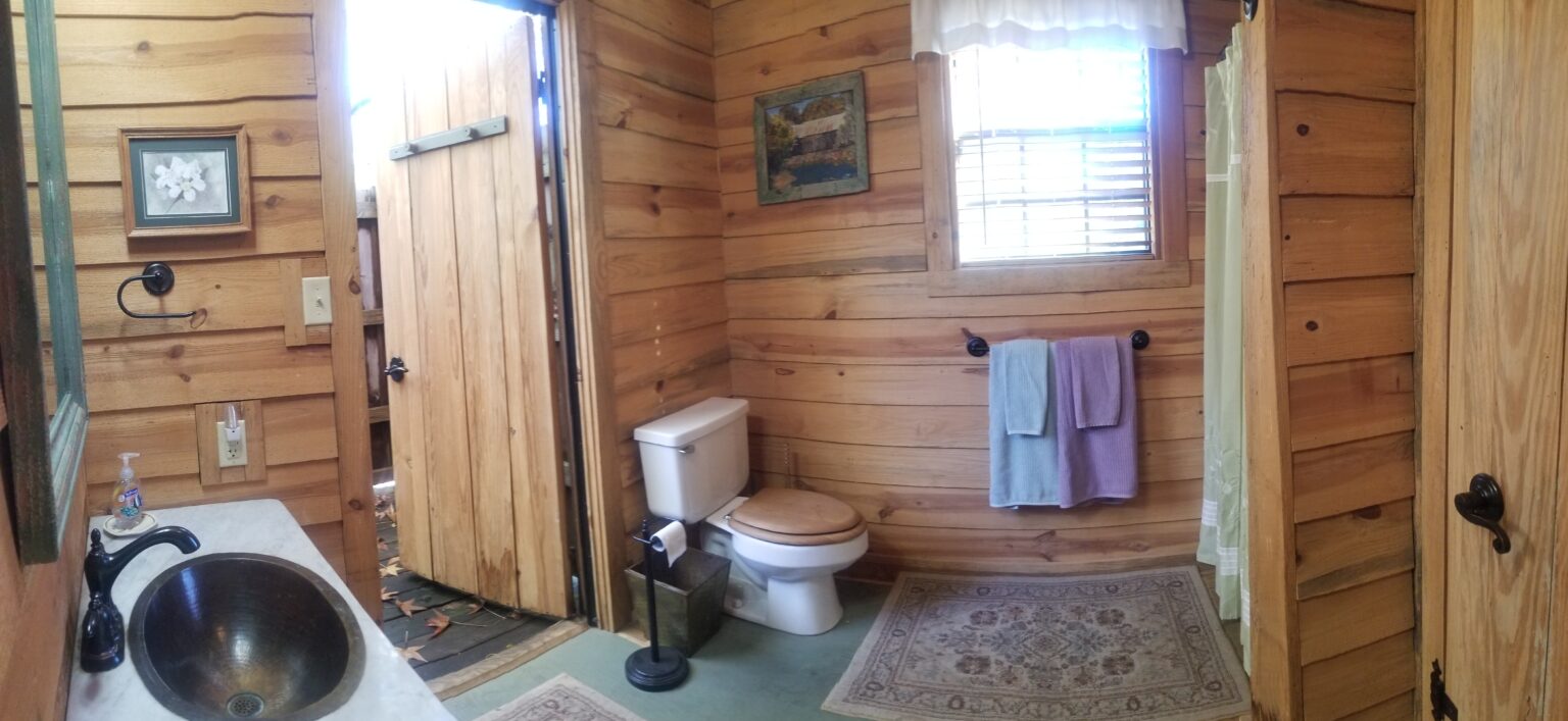 Ethridge Farm, Log Cabin Bed and Breakfast