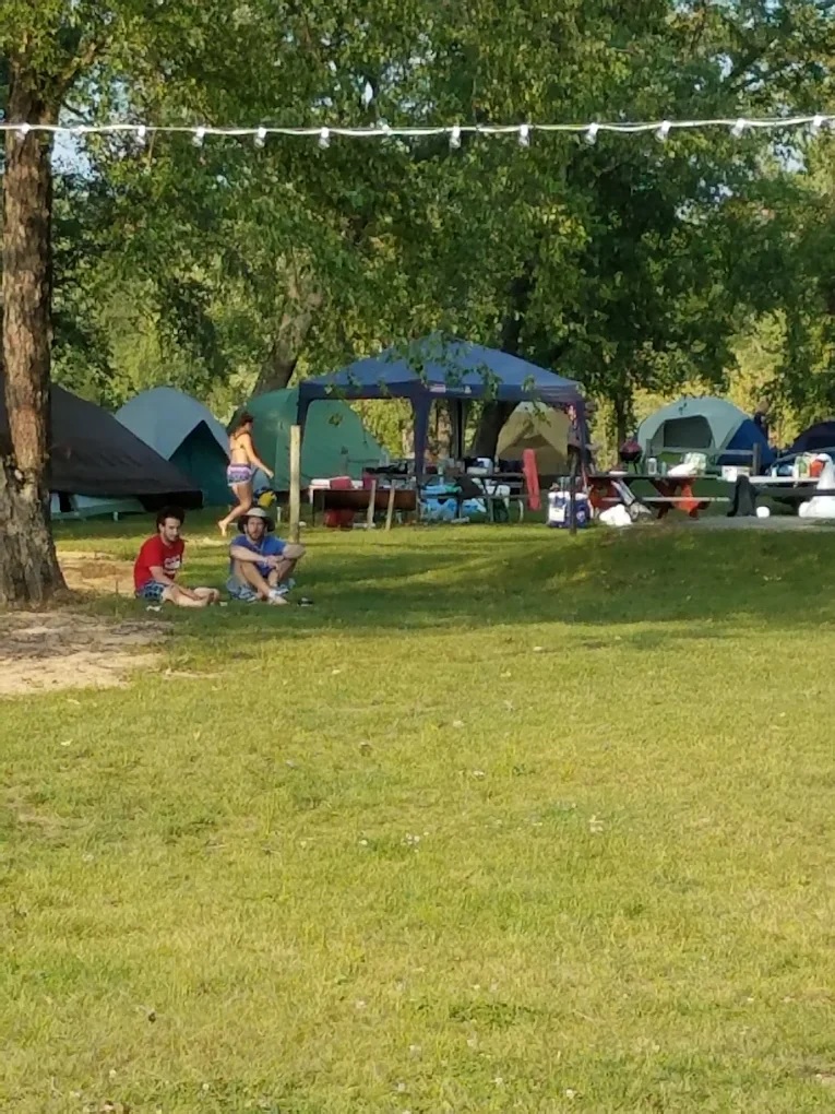 Trader's Bar and Grill Island Campground