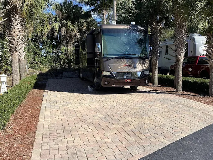Waters Edge Motor Coach & RV Resort