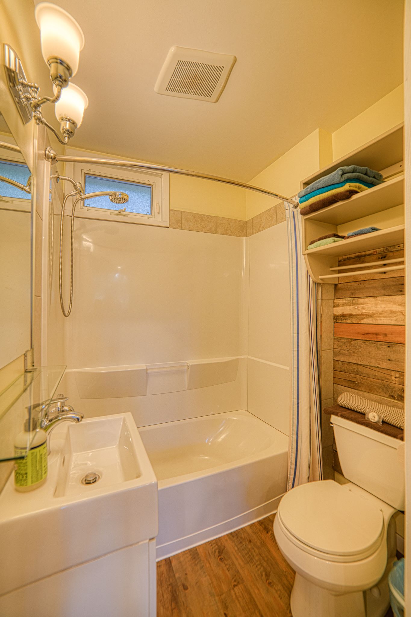 Ponderosa Pine (Green) Lodge 3