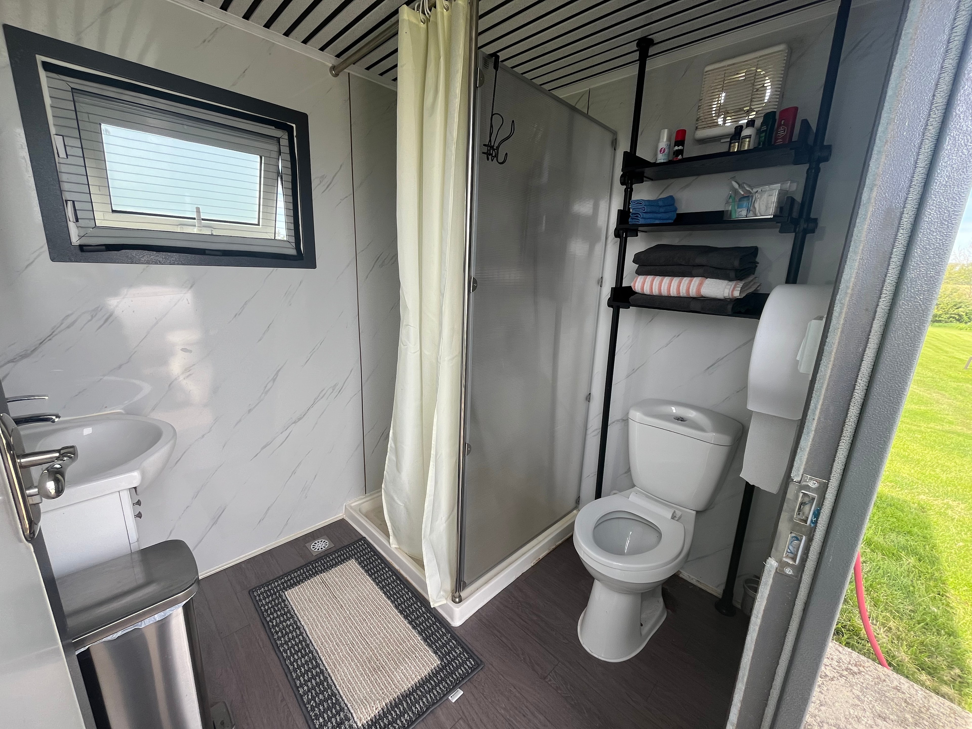 GloryField Hospitality Farm