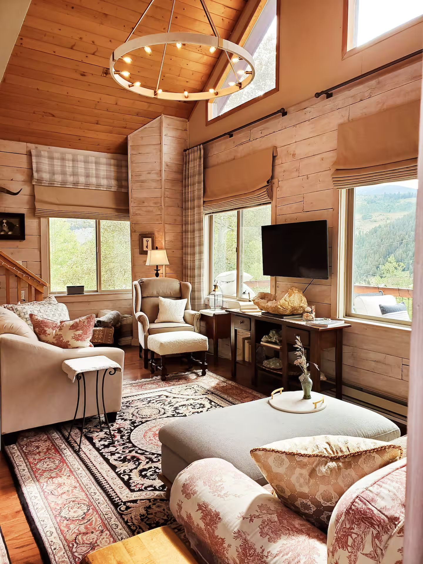 Cozy Cabin With Private Hot Tub
