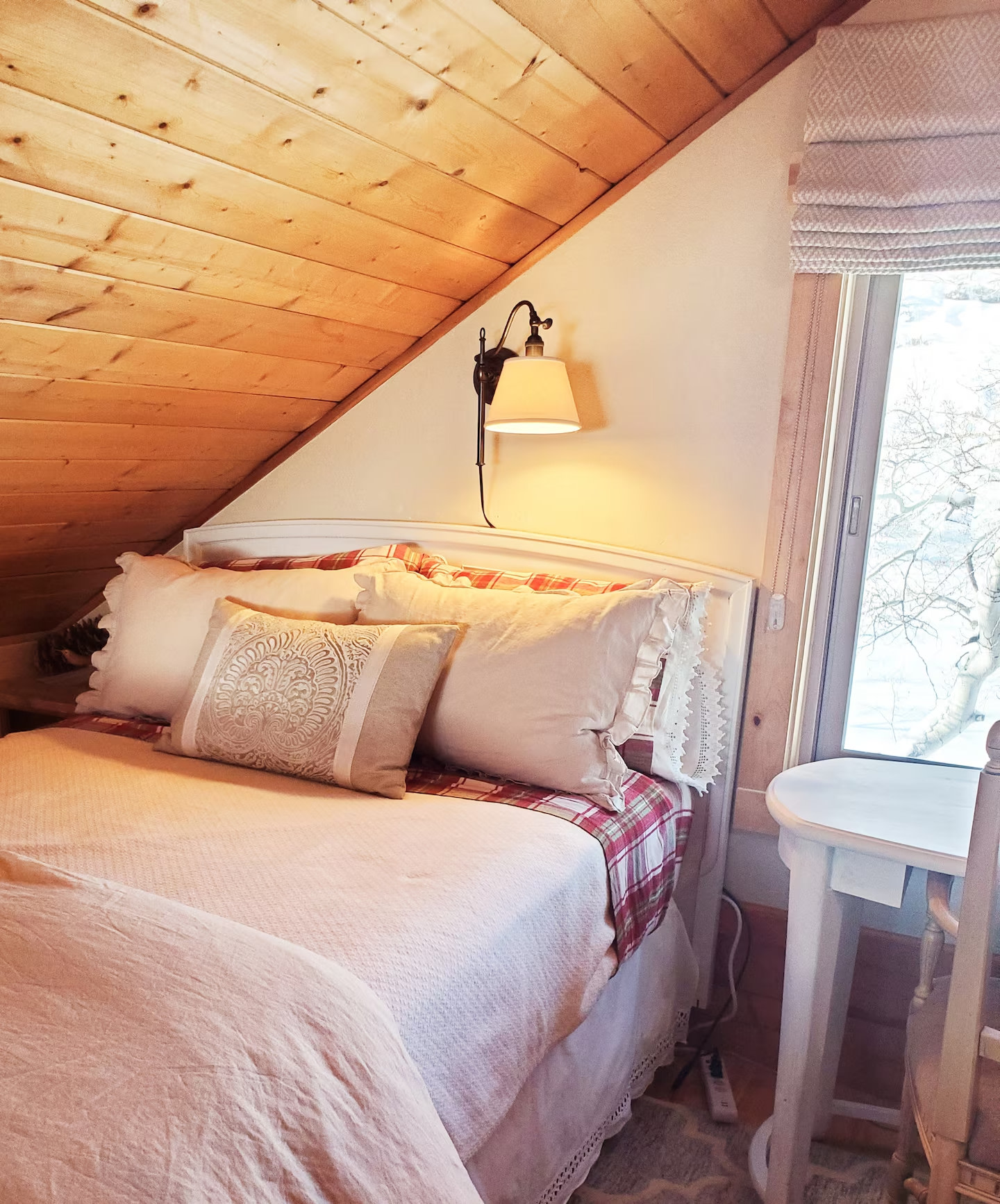 Cozy Cabin With Private Hot Tub