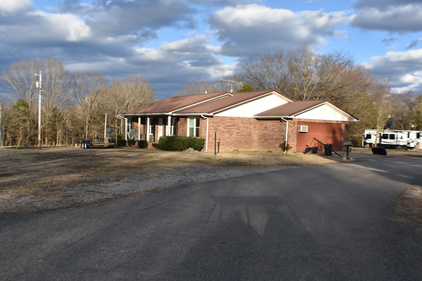 Elk Harbor Lakeside Campground, RV Park, Store & Cafe