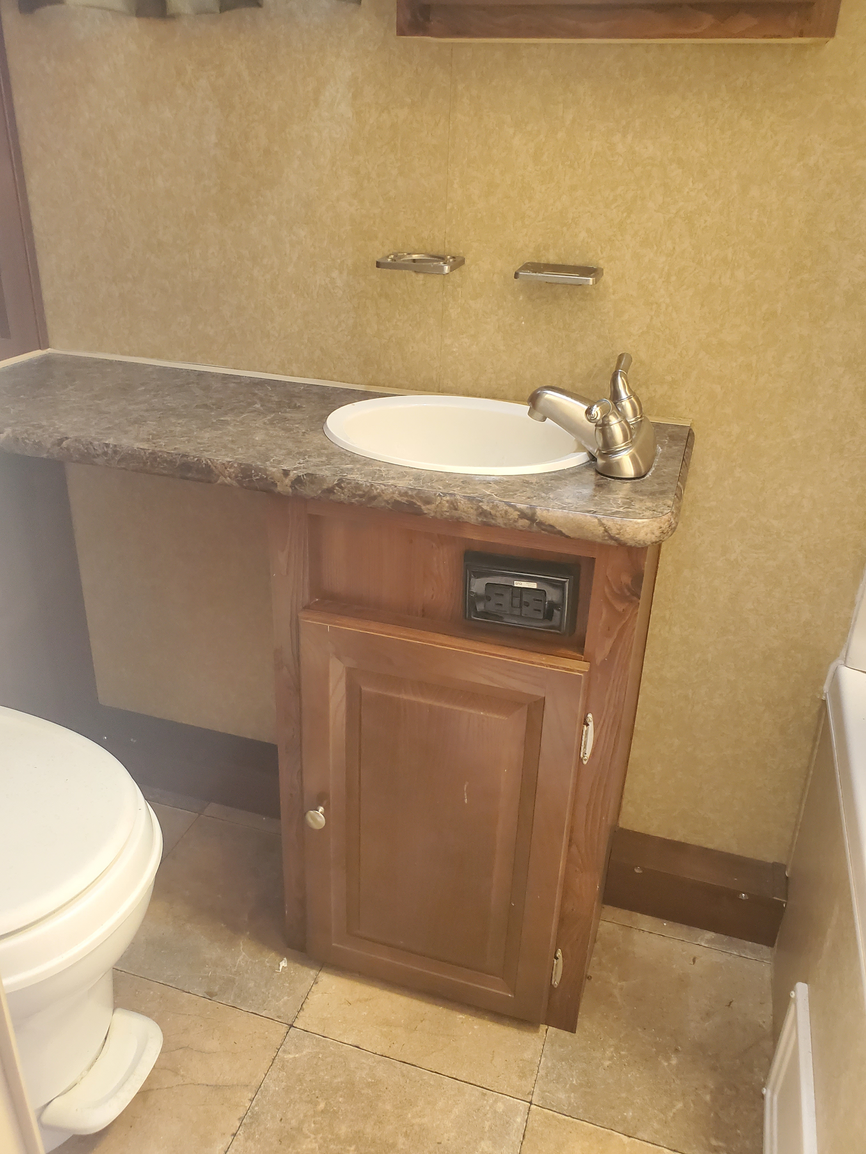 25 ft Rental Camper "Pine View"