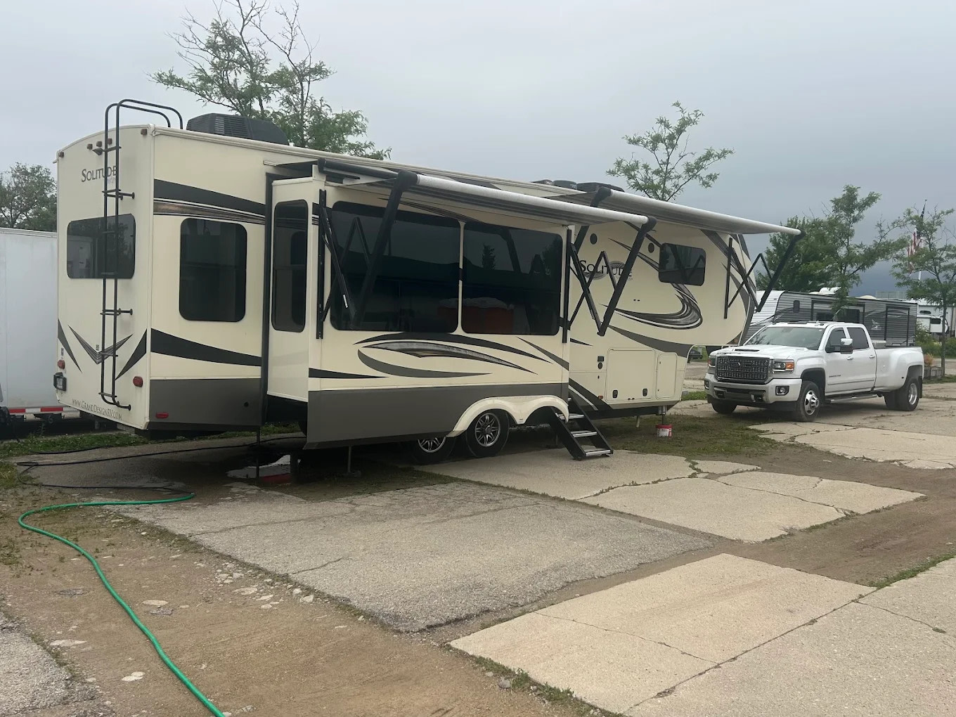 Osh Vegas Palms RV Resort