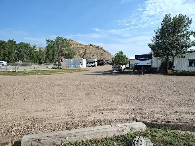 Cottonwood Inn & Suites