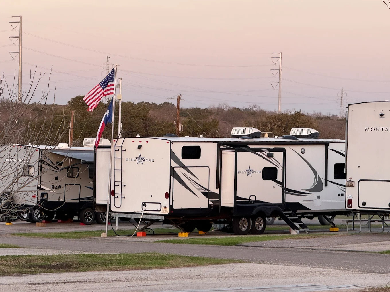 DandR River City RV Resort