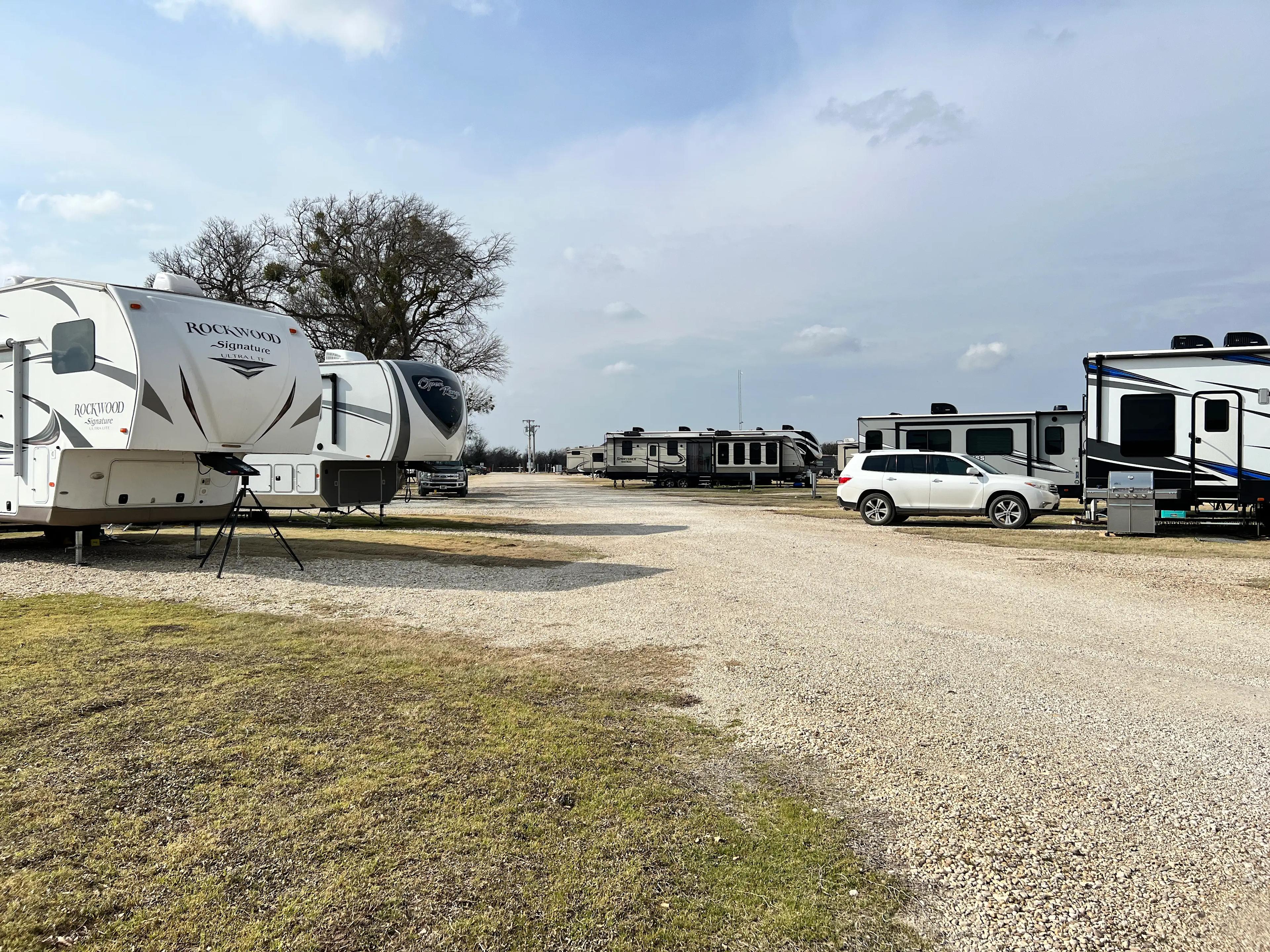 E Double H RV Park at Waco Lake