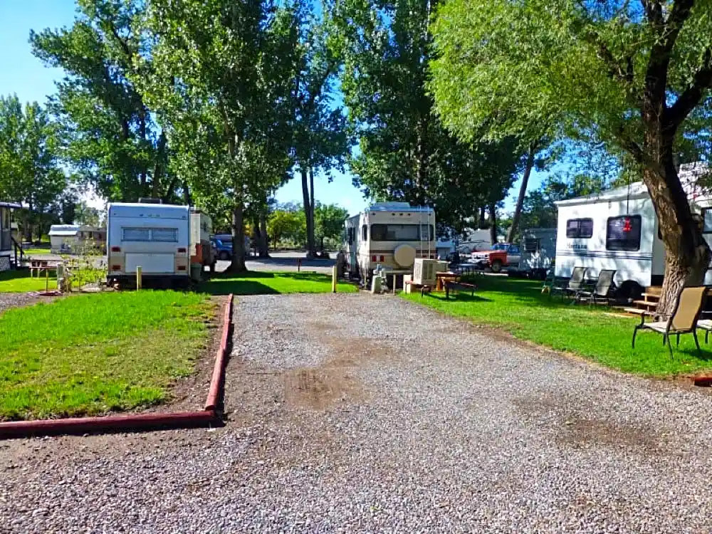Four Seasons River Inn & RV Park
