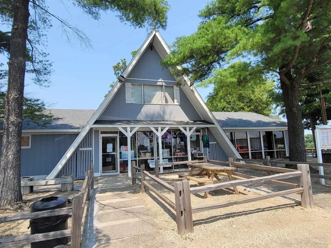 Lake Holiday