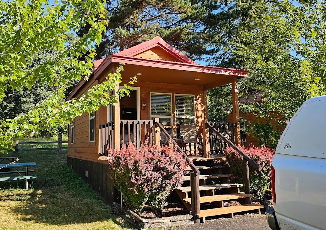 Lone Fir Resort