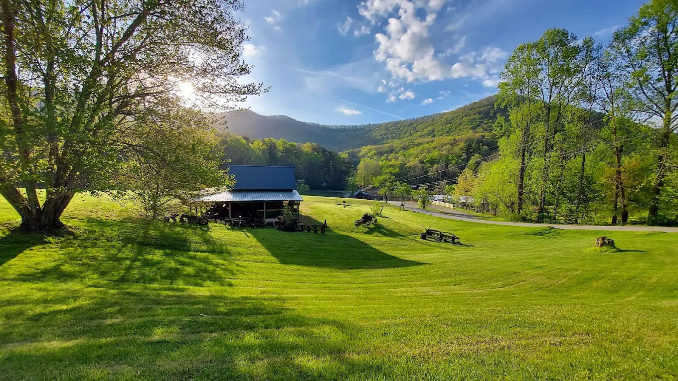 Trackrock Campground & Cabins