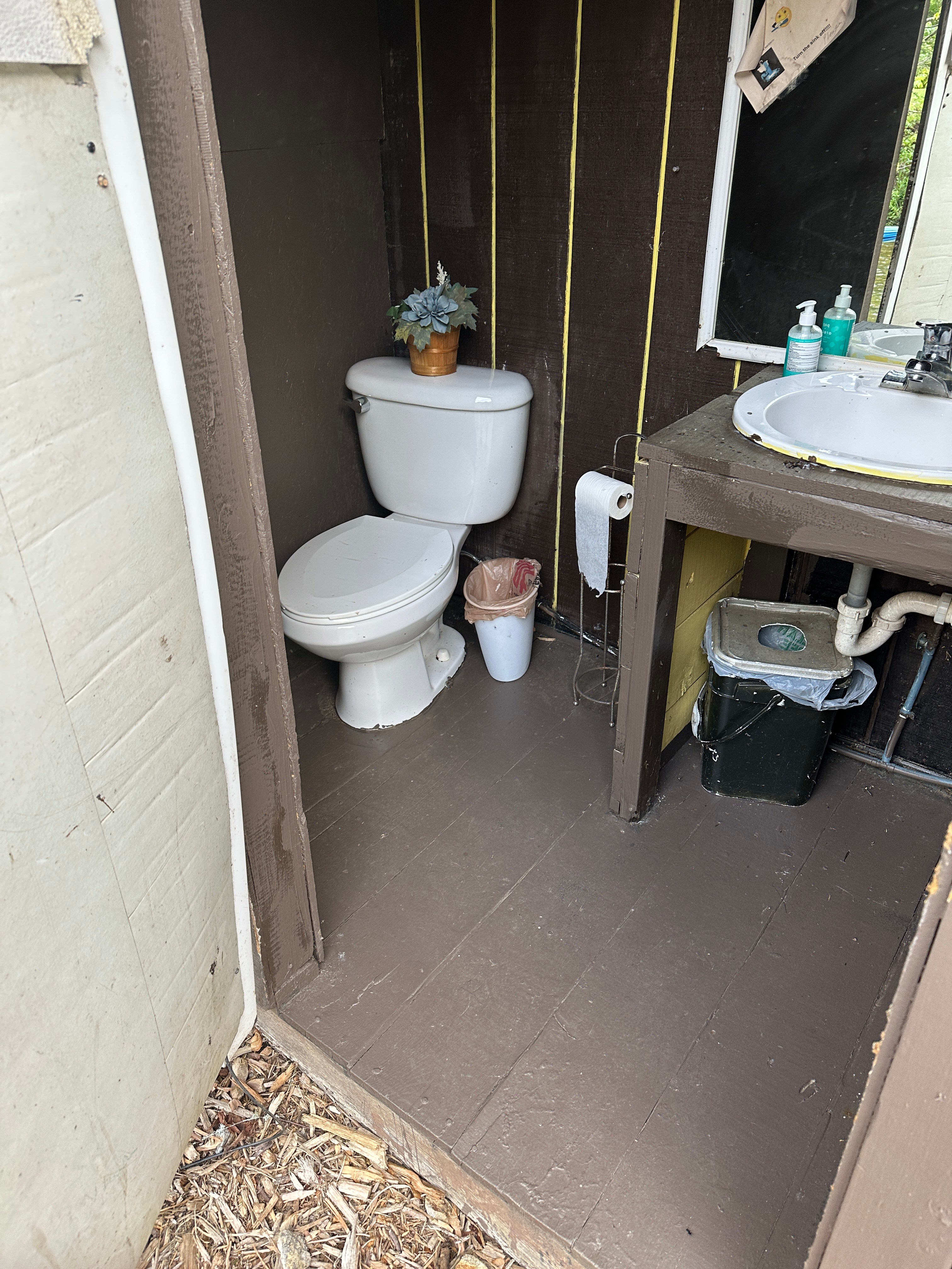 At the Ridge Camp-Riverside Escapes