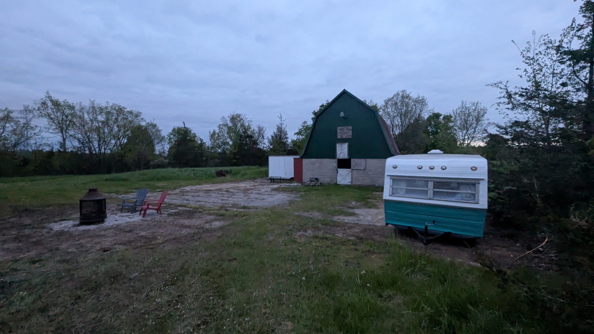 RV/Camper Parking 10min To Kingston