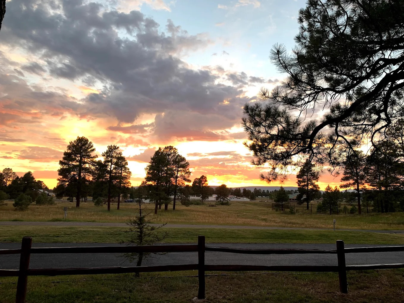 Mountain Landing Suites & RV Park