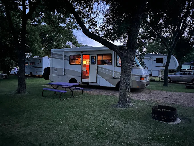 Dakota Sunsets Campground
