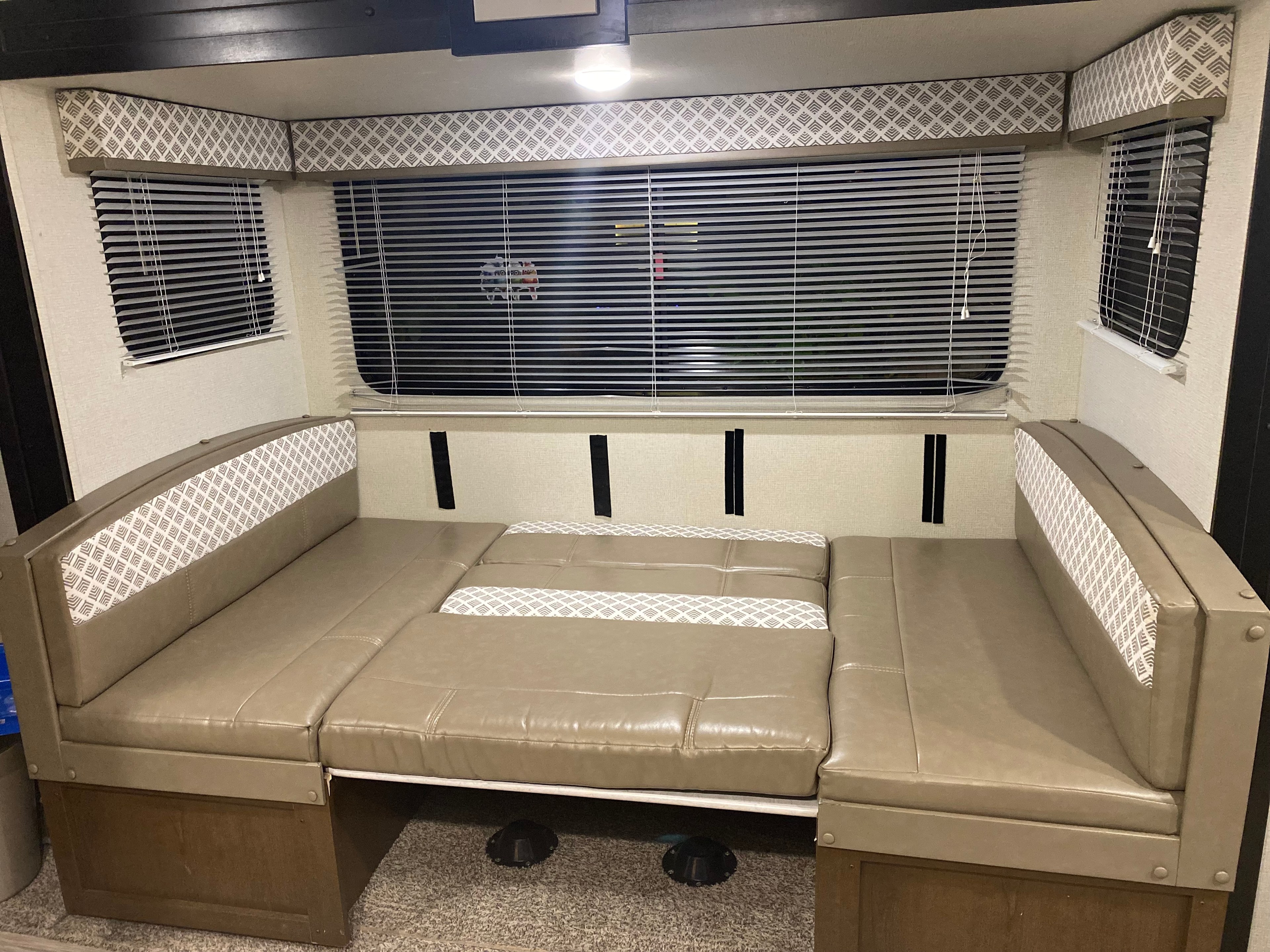 Mayfaircana Avenger RV