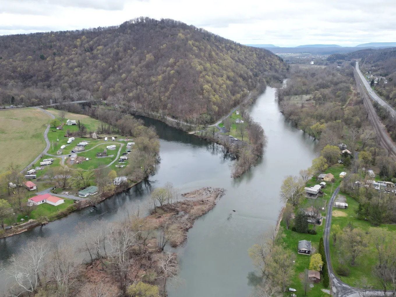 RIVERBANK CAMPGROUND AND COTTAGE RENTAL