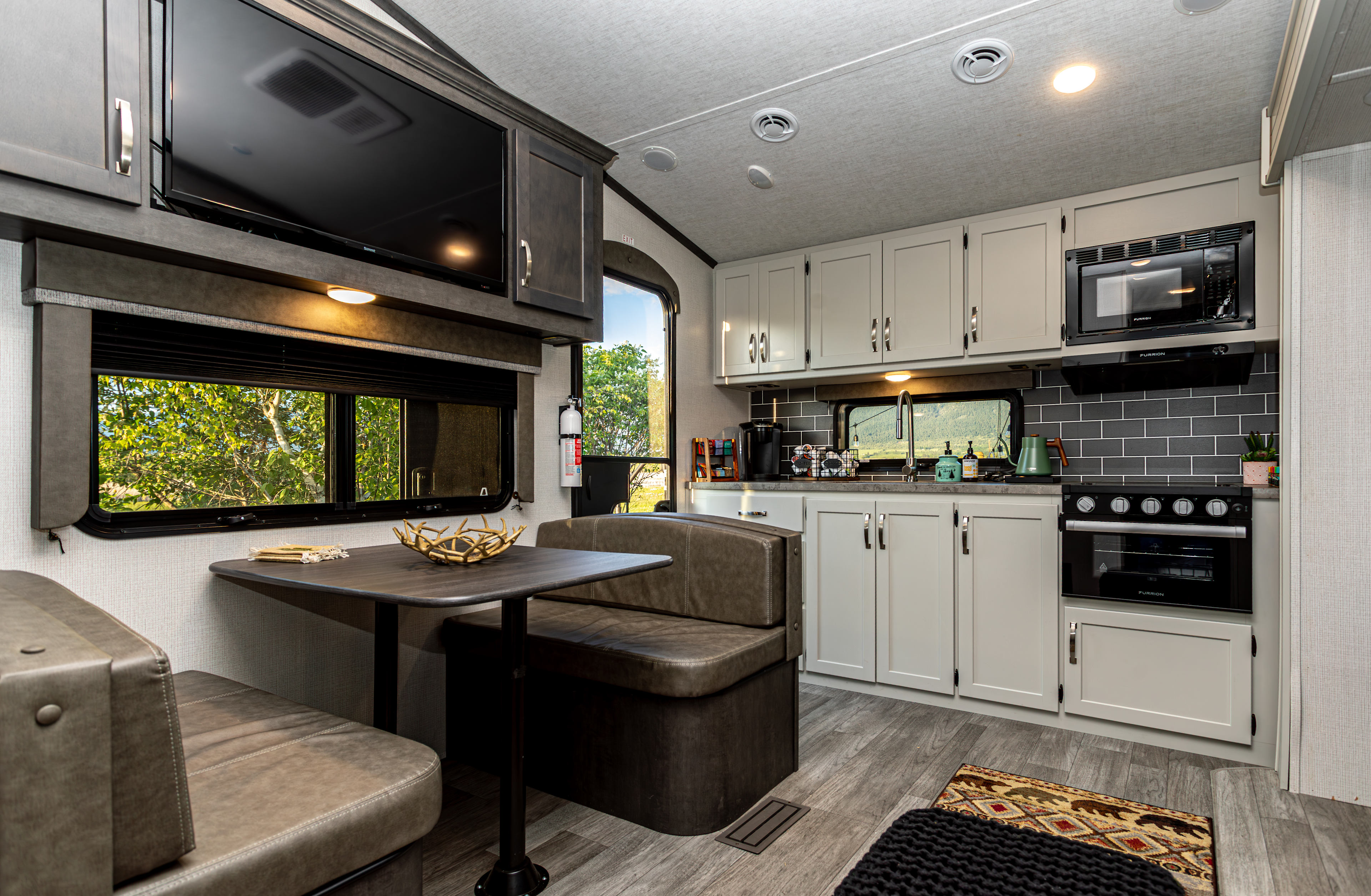 Cozy Camper With Mountain Views