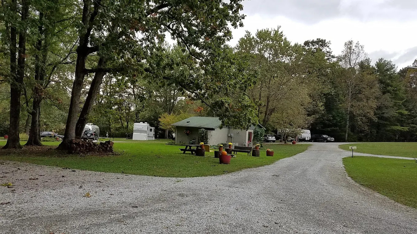 Red Gates Cottages and RV Park