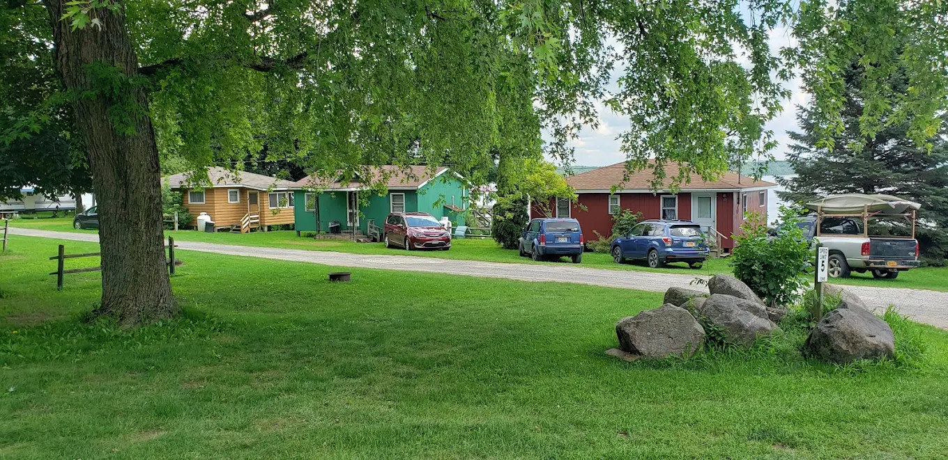 McLear's Cottage Colony and Campground