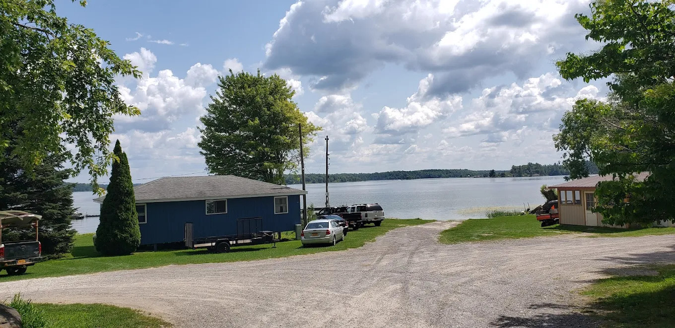 McLear's Cottage Colony and Campground