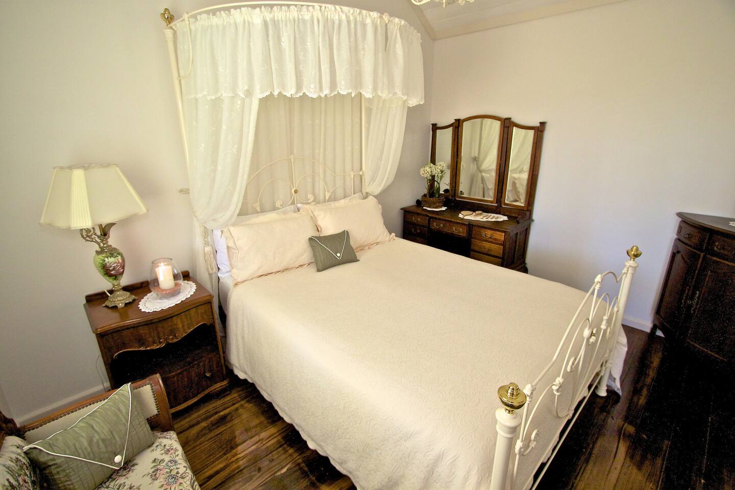 'Love In The Mist' Cottage