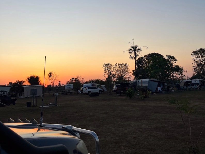 Two Jays Cara, Camp & Cabins