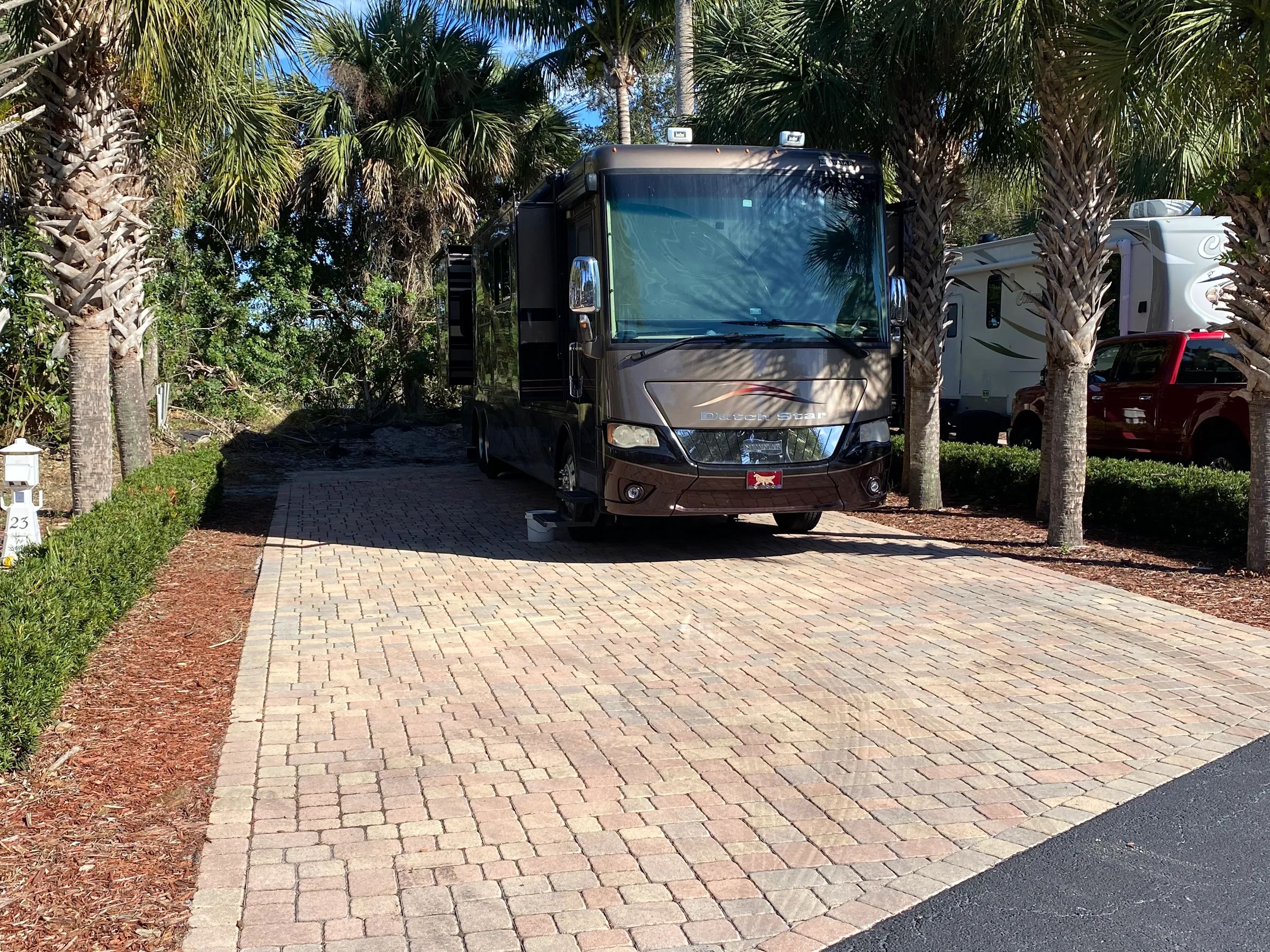 Waters Edge Motor Coach & RV Resort