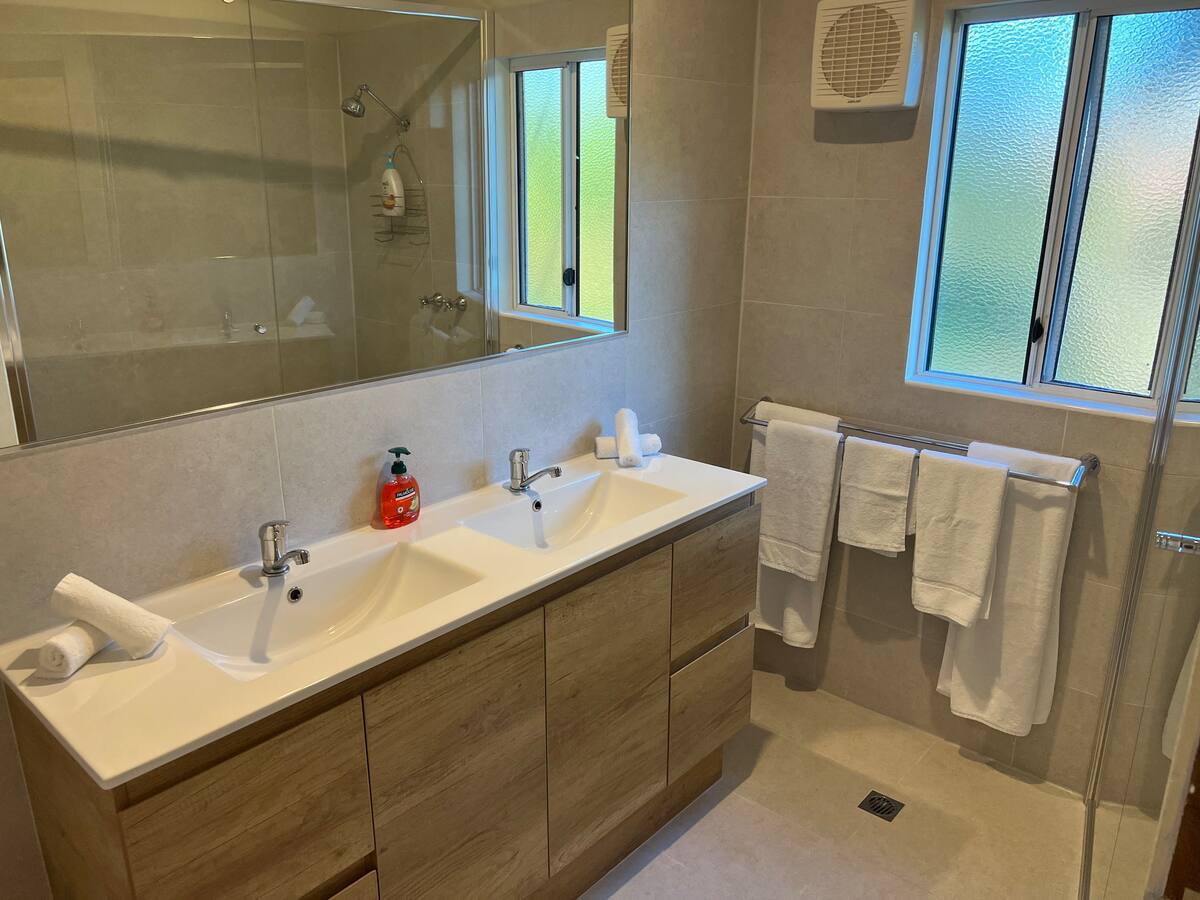 Lakeside Garden Chalet