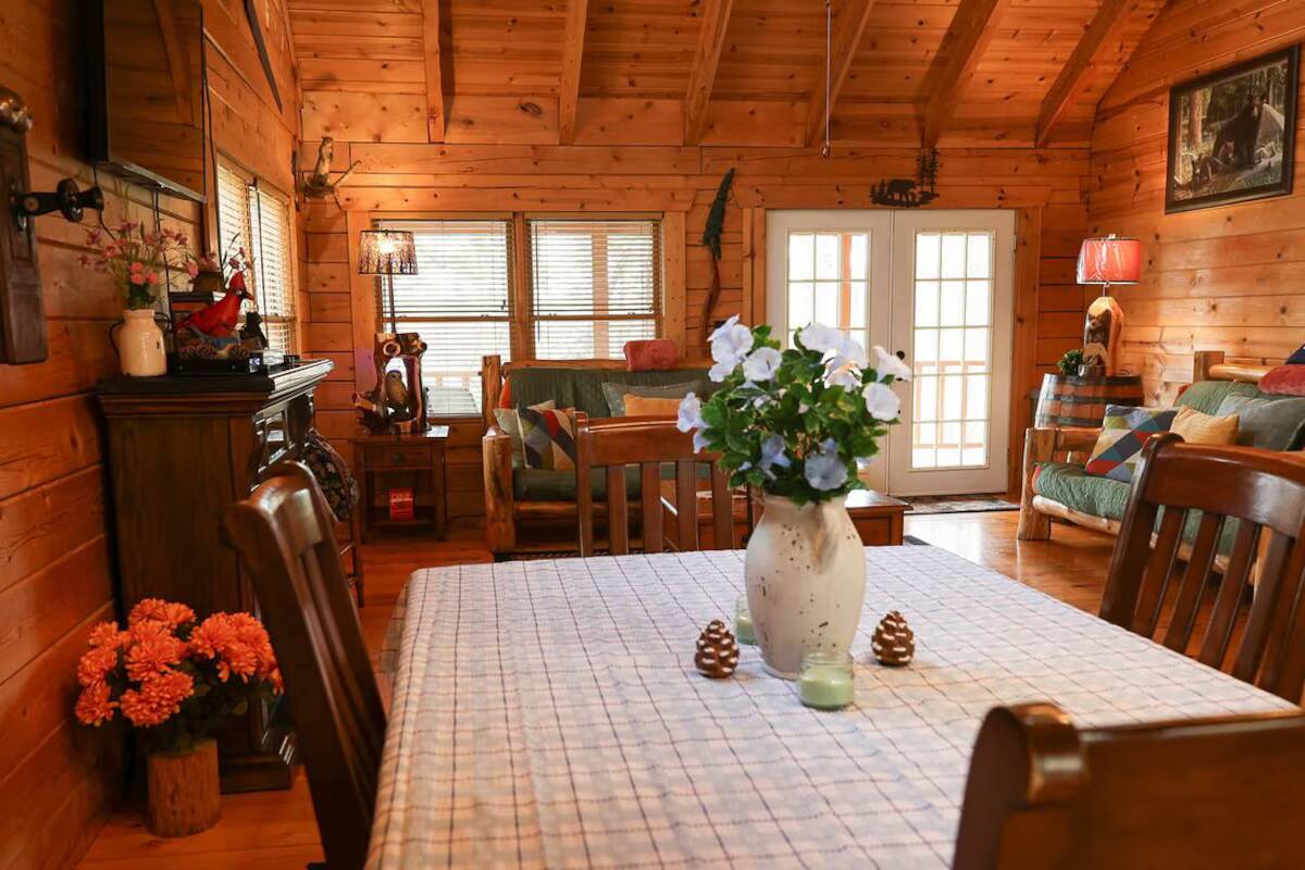 Bear Cliff Log Cabin