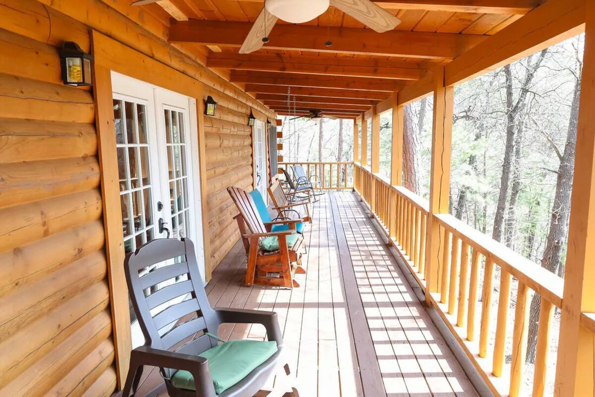 Bear Cliff Log Cabin