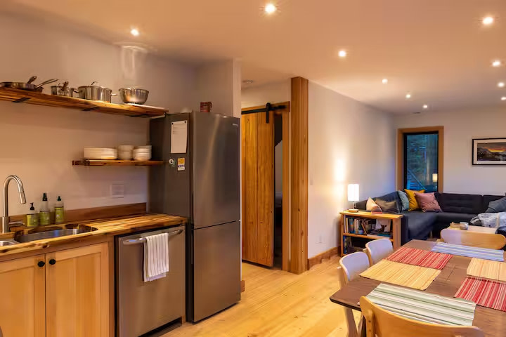 New Home 4 Miles to Yellowstone