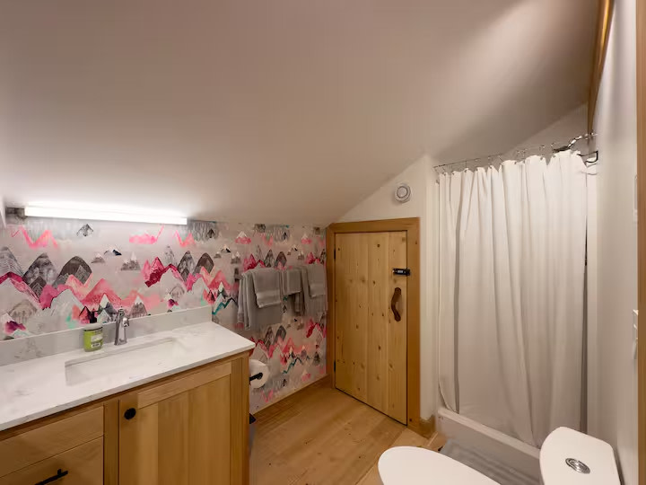 New Home 4 Miles to Yellowstone