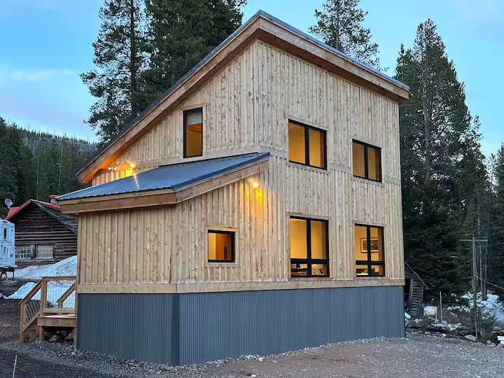 New Home 4 Miles to Yellowstone