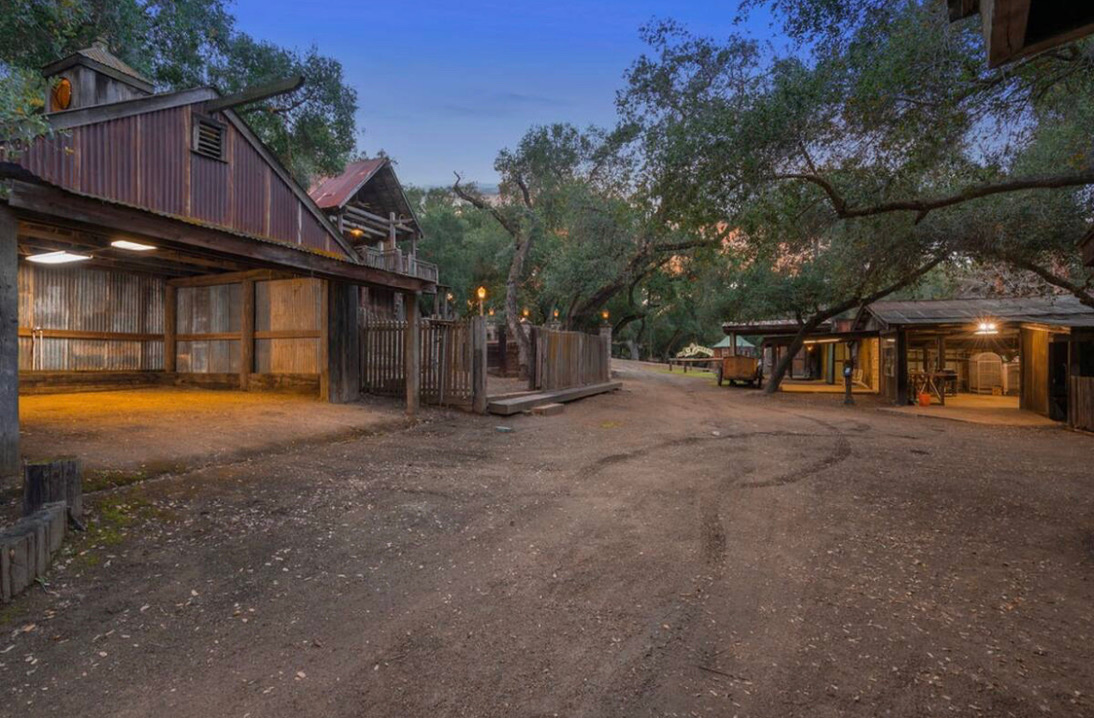 Rustic Wooded Ranch -Creekside Stay