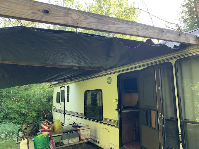 Paddle Brave Canoe Livery