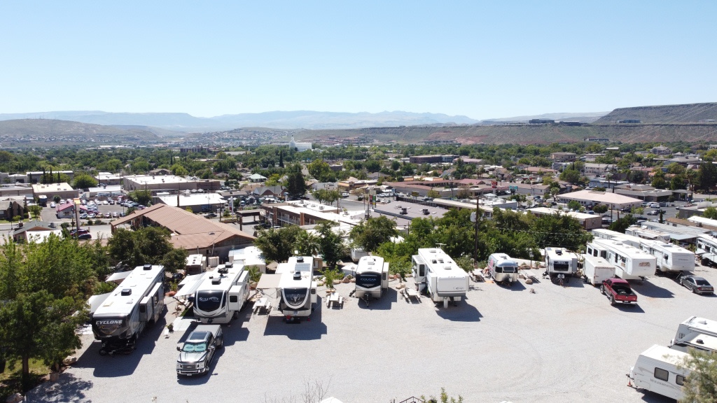 Hillside Palms RV Park & RV Storage & Tiny Homes