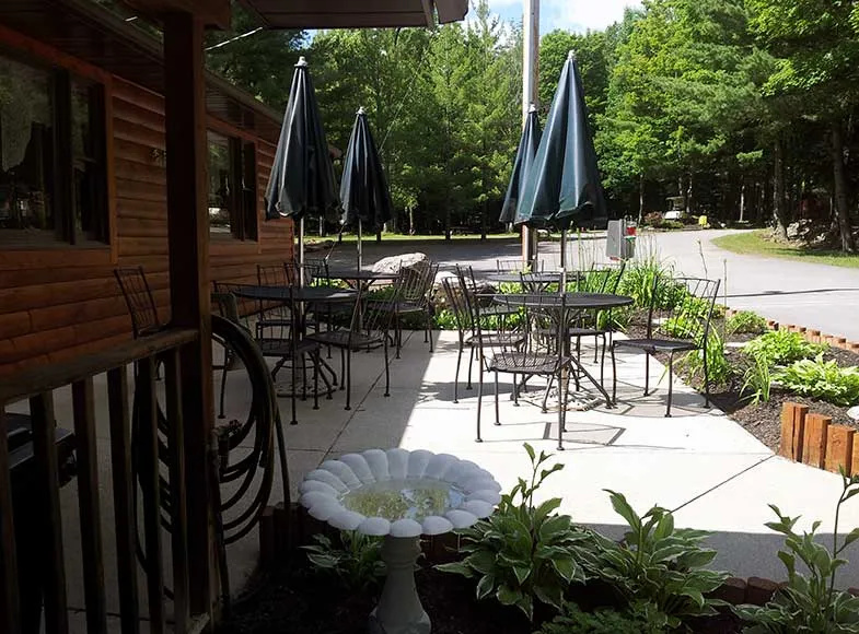 Saratoga Escape Lodges & RV Resort
