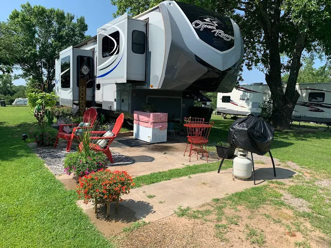 Country Hollow RV Park & Campground