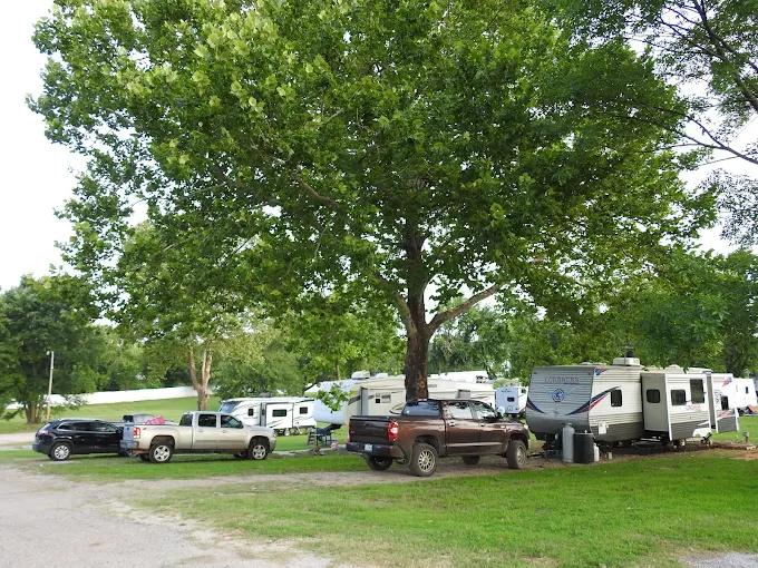Country Hollow RV Park & Campground
