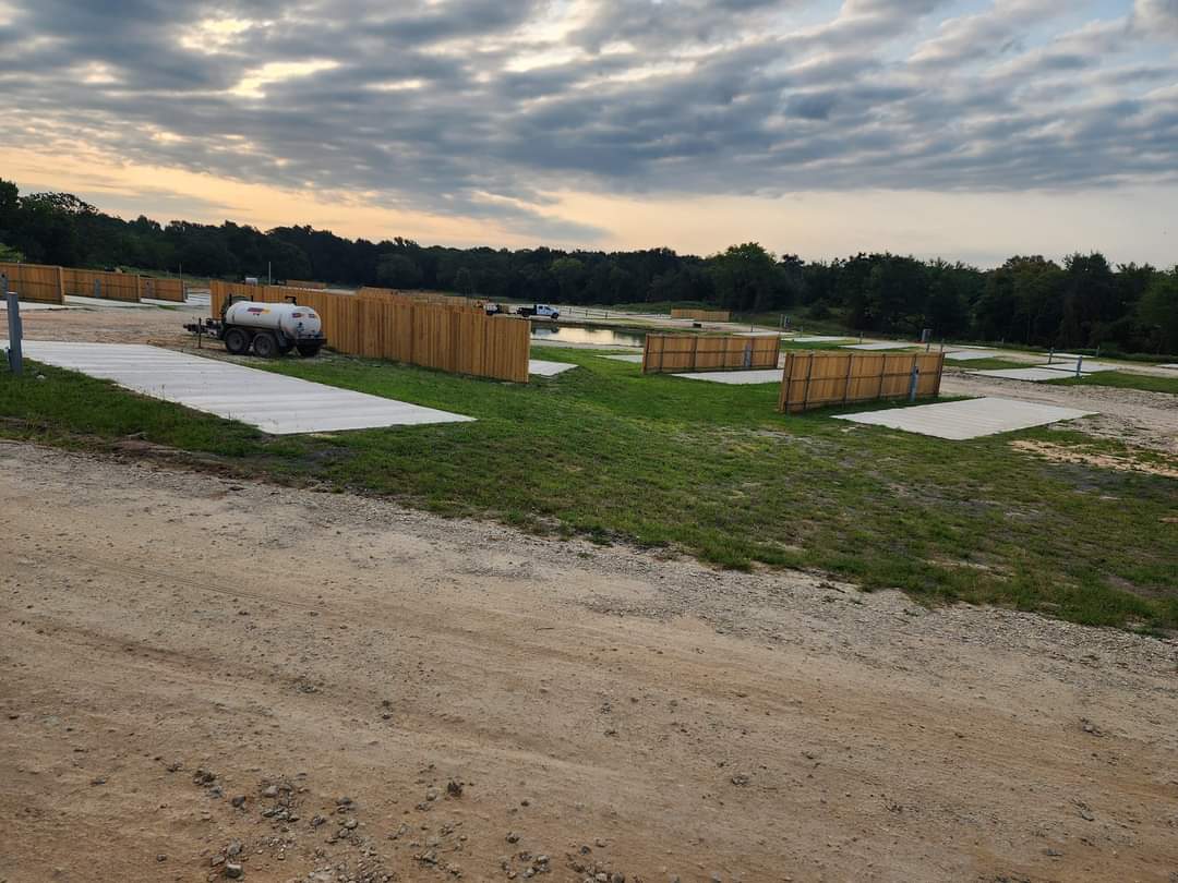 Cowboys RV Park- Emory, Tx