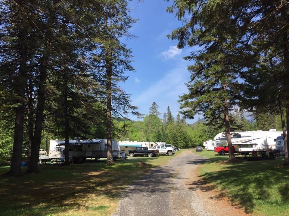 Loghaven Lodge & Campground