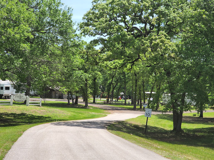 Indian Woods Campground (Hilltop Lakes Resort)