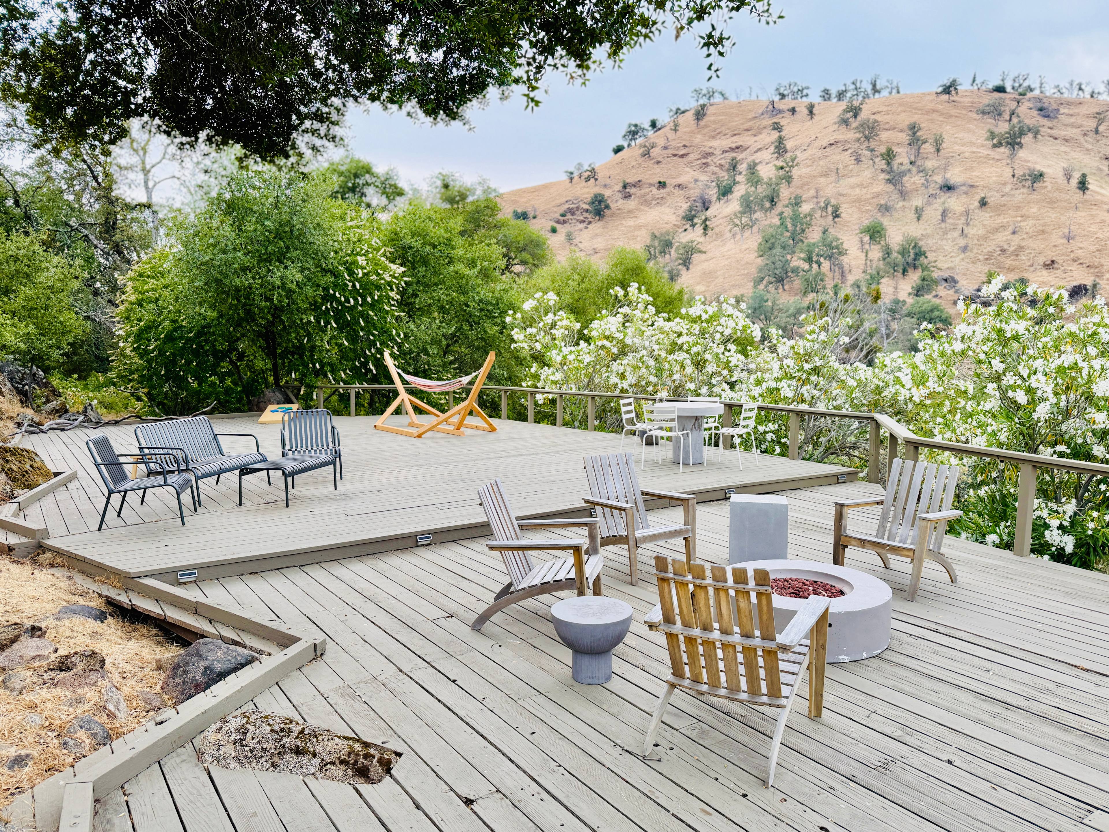 Kick back & relax on the observation deck. It’s perfect for an evening around the fire-pit or an afternoon nap in the hammock. 