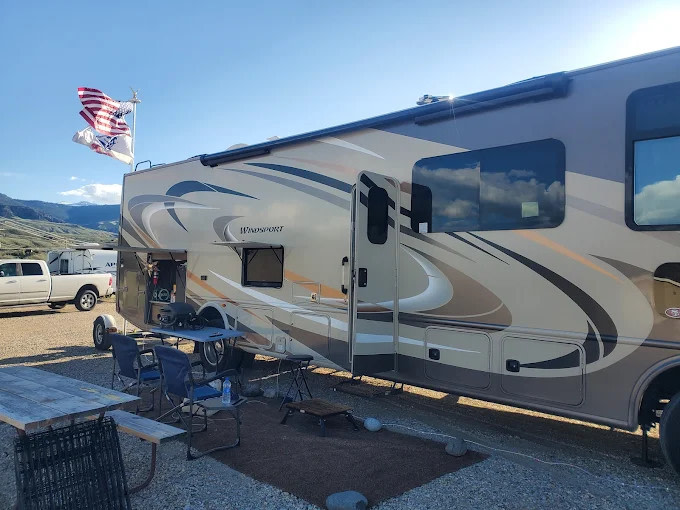 Yellowstone Valley Inn & RV Park